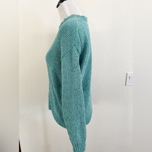 Soft knit pullover sweater Size Medium - Picture 2 of 6